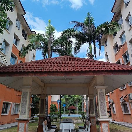 M.Fr Homestay Pangsapuri Putra Damai Путраджая Екстериор снимка