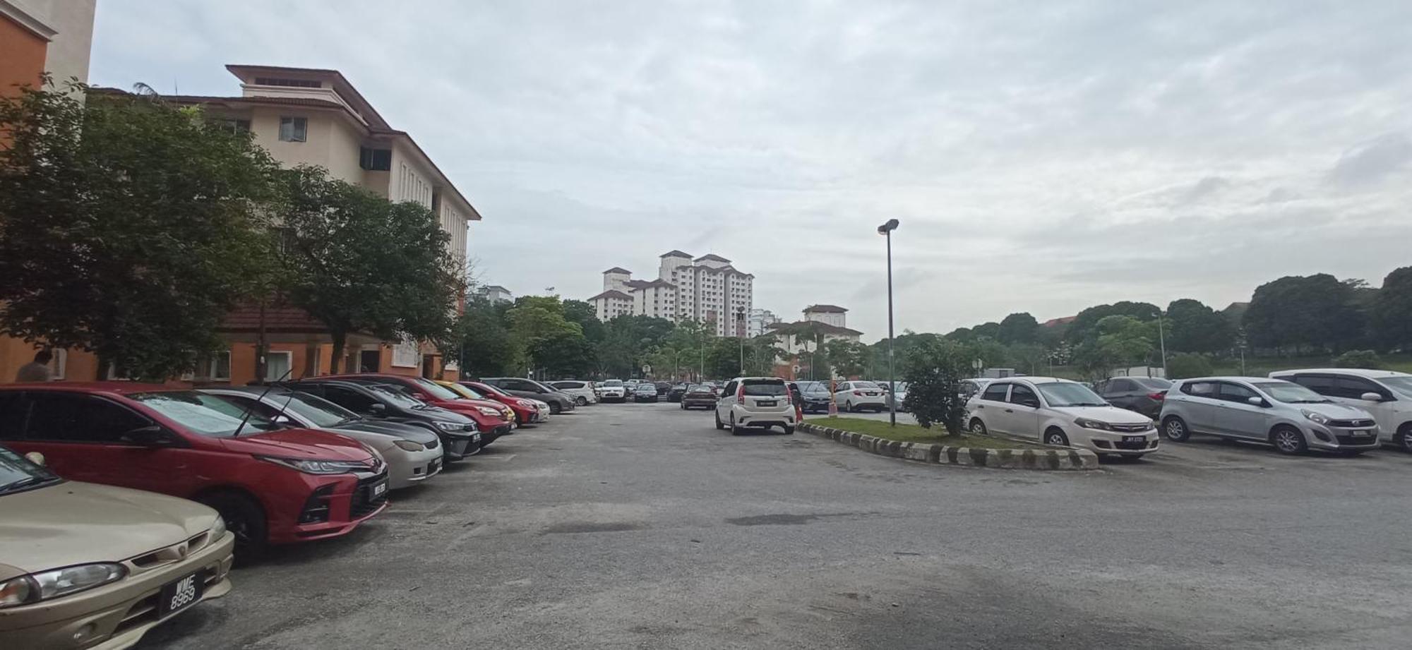 M.Fr Homestay Pangsapuri Putra Damai Путраджая Екстериор снимка